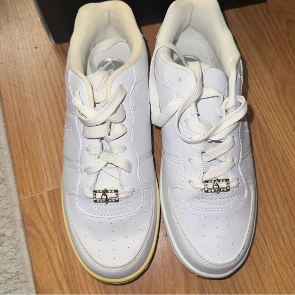 Sneakers - Picture 1 of 8